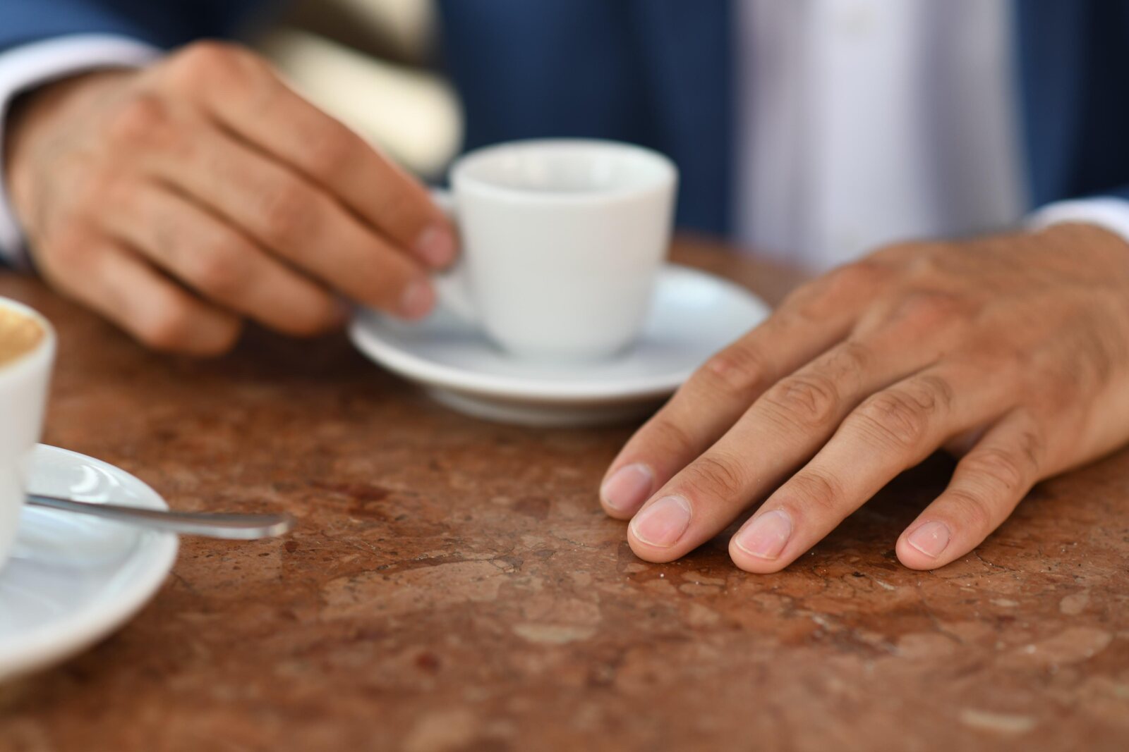 Peter Obster als Handmodel — Szene